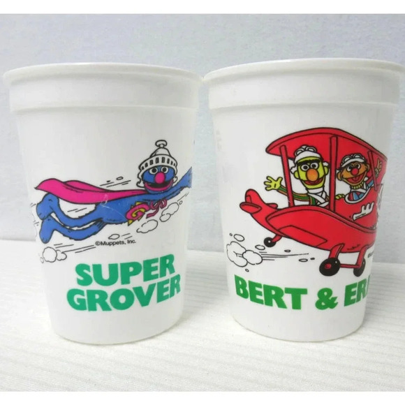 Vintage Sesame Street Wendy’s Cups Cartoon Kids Plastic Set of 2 RETIRED - Picture 1 of 4